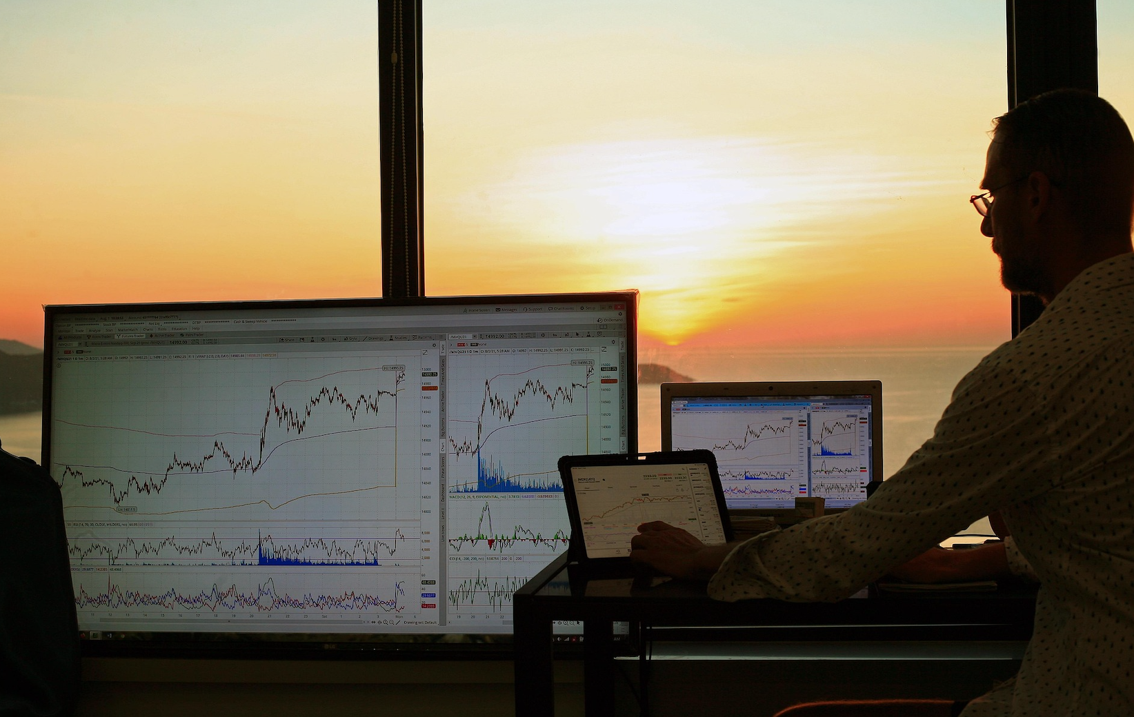 These Are the Stocks Pro Pickers Are Targeting for Late 2025