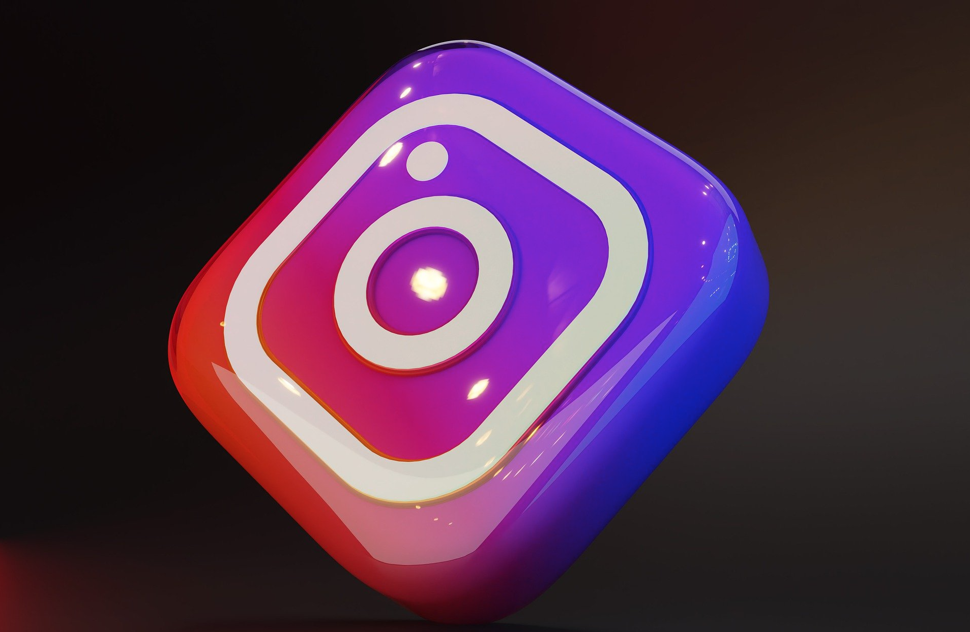 How To Create an Eye-Catching Financial Advisor Bio for Instagram