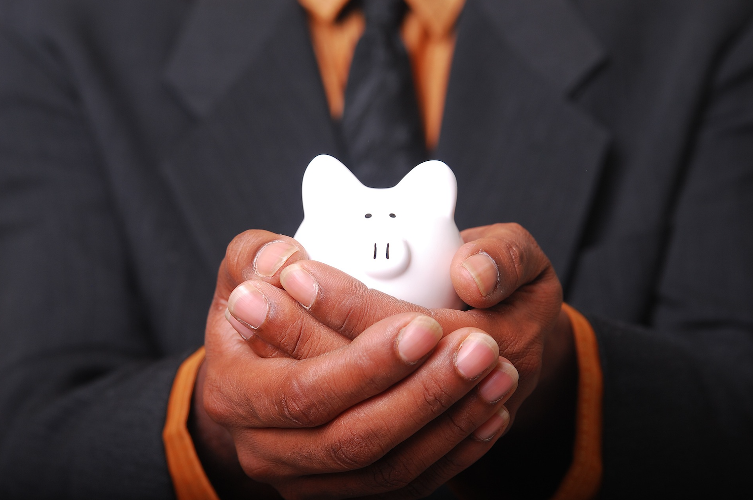 How Personal Savings Reveal Economic Sentiment Beyond Political Bias