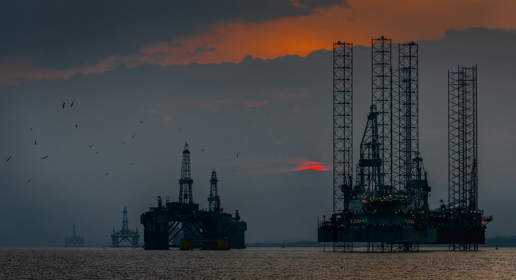 Crude Oil Stuck in Neutral: What Sideways Trading Means for Investors Now