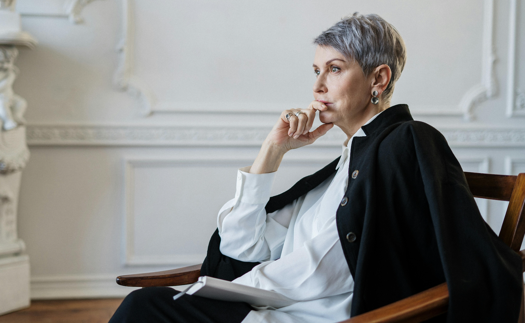 Why This Therapist Makes Clients Pay in Cash—and What It Exposes About All of Us