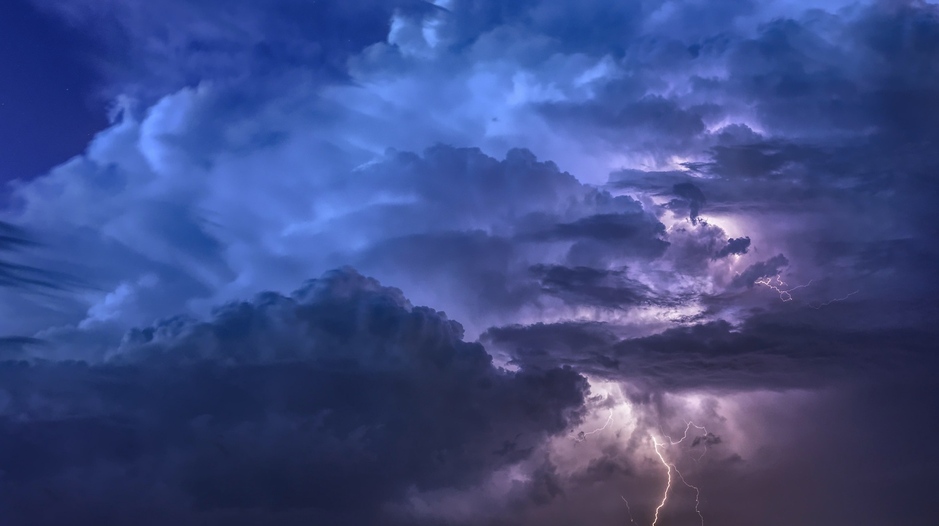 Surviving Market Turmoil: Smart Strategies for Financial Storms
