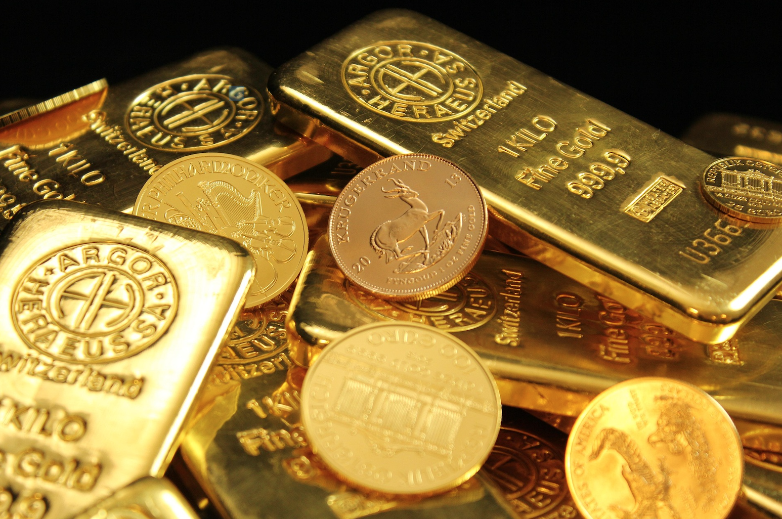 Forget Bitcoin’s Drop — Gold Says the Dollar’s Surge Is the Story to Watch