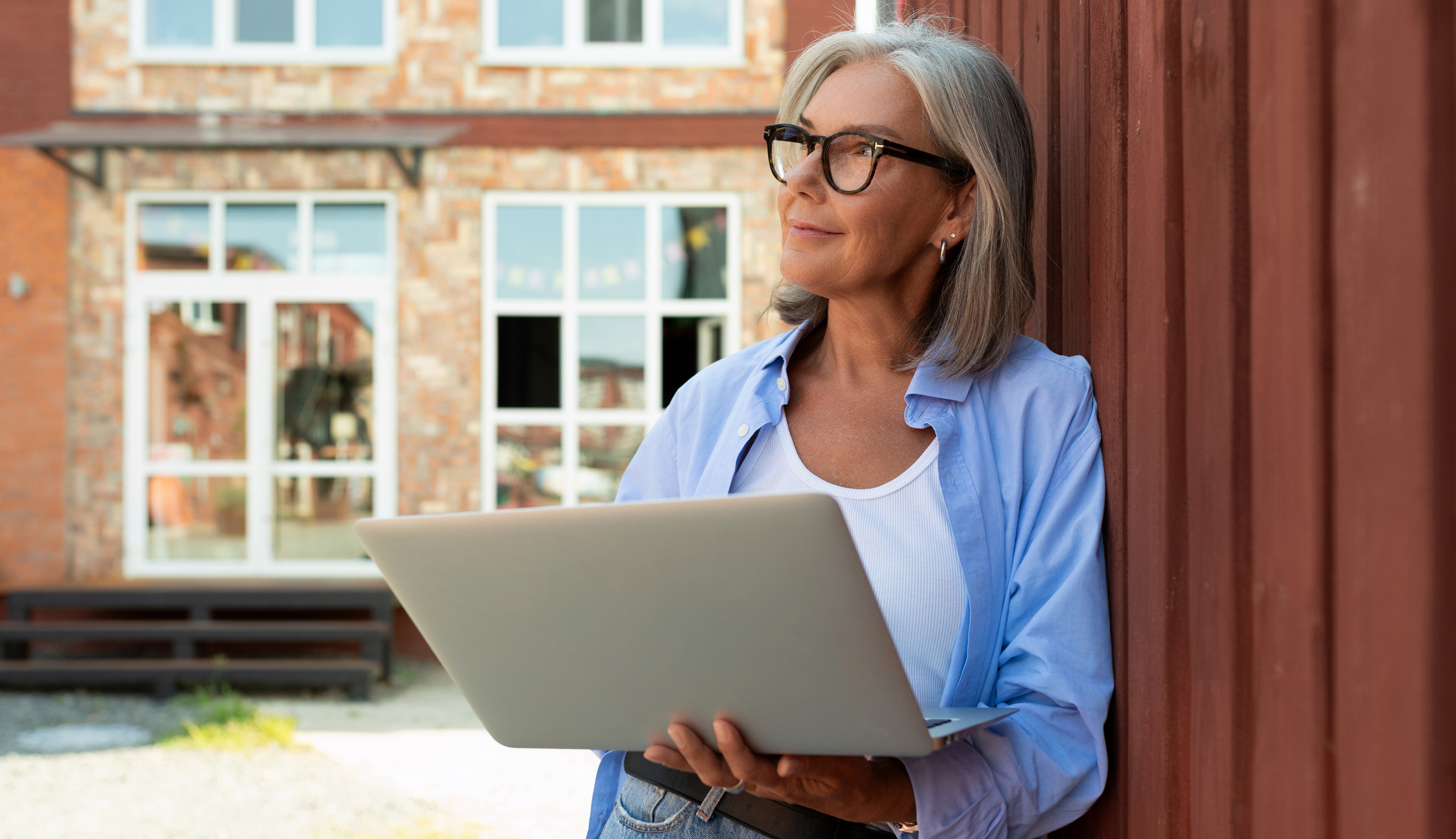 The Fractional CMO Guide for Financial Services Leaders Ready To Scale Smarter