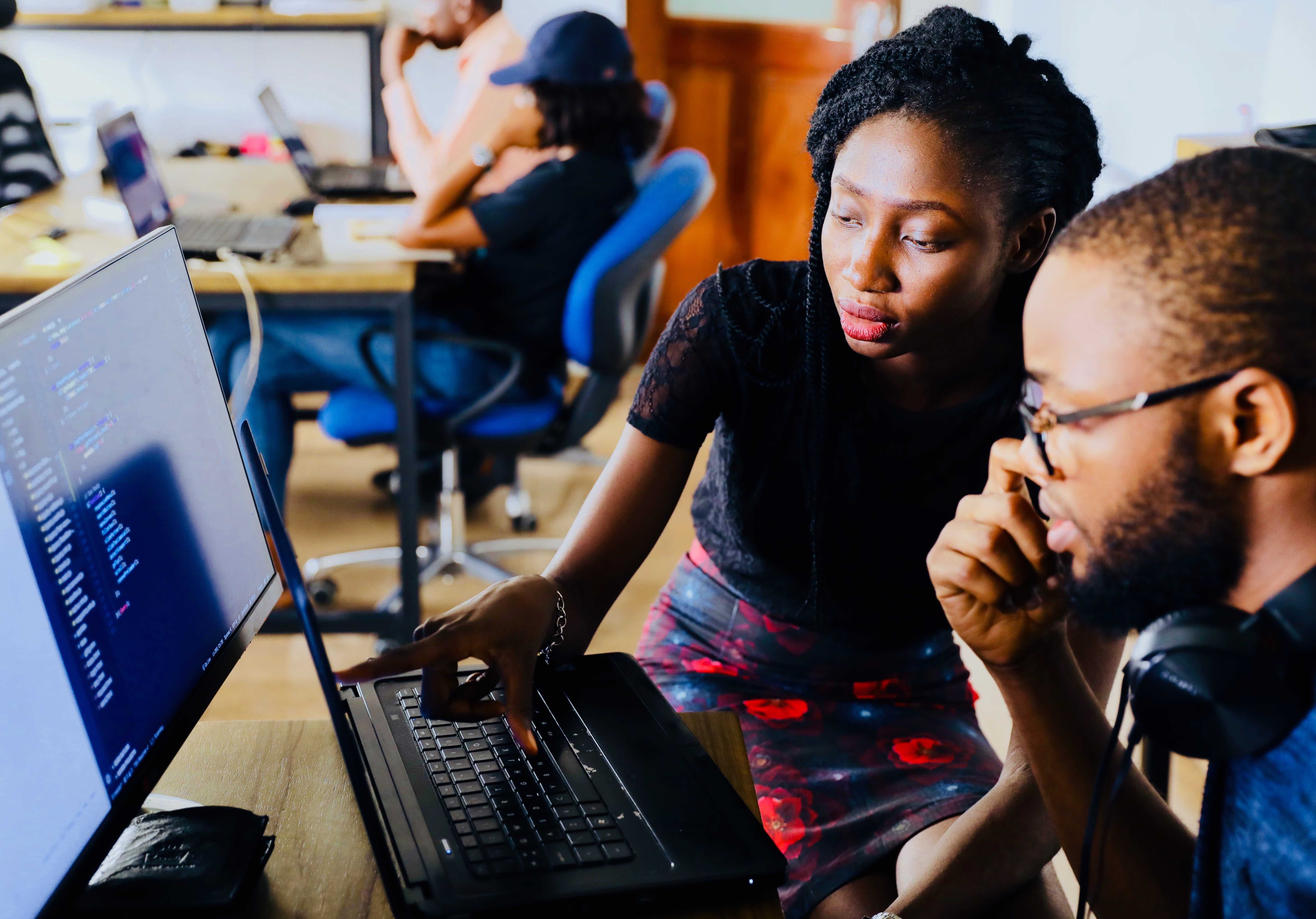 5 Ways of Being Helpful at Work When It Is Not Required