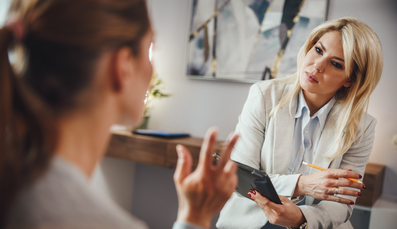 How Do Financial Advisors Talk About Performance?
