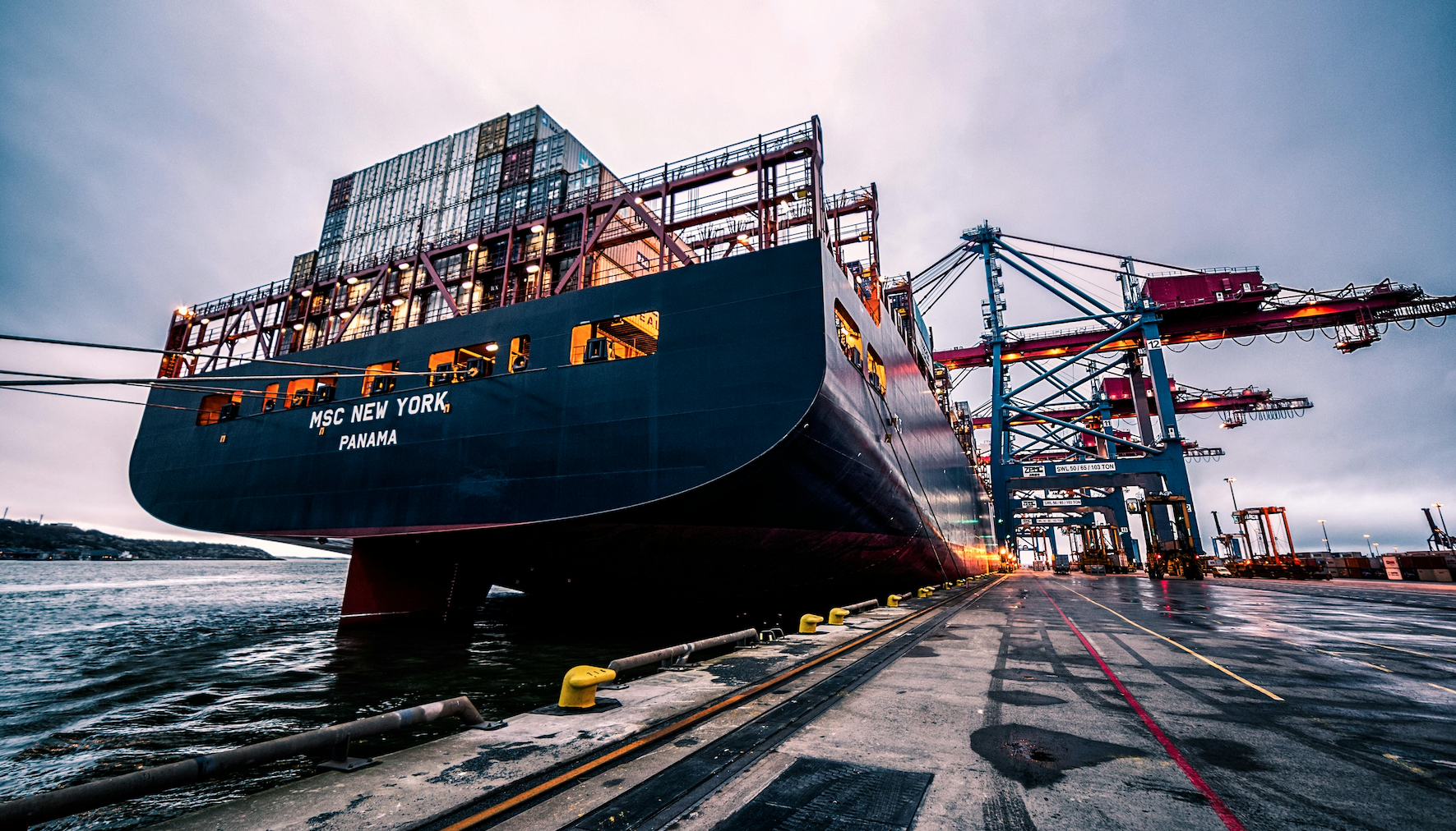 Tariffs and High Rates Push the Dollar to a 26-Month Peak