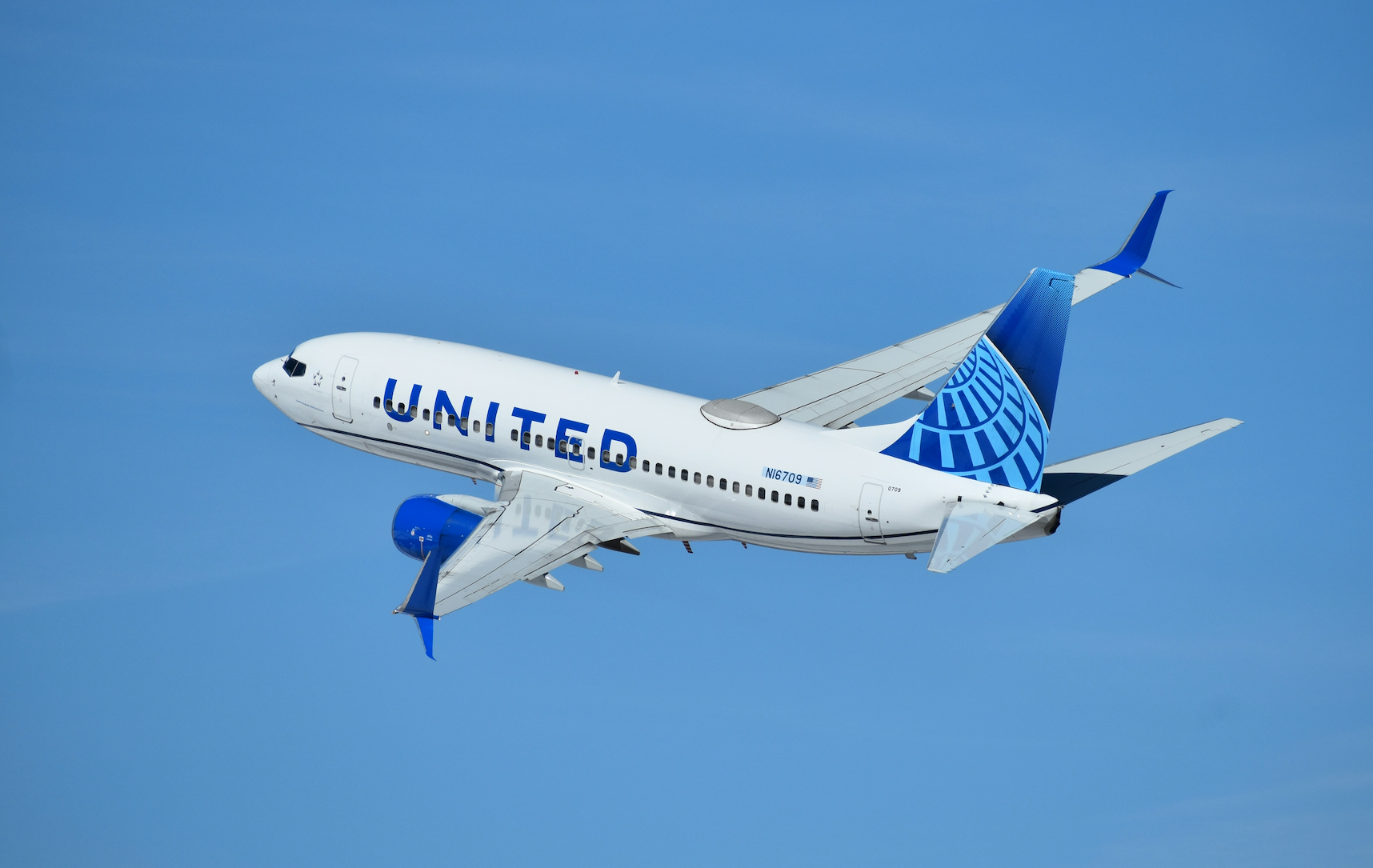 Turbulence Ahead? Why Airline Investors Shouldn’t Panic Over the Shutdown