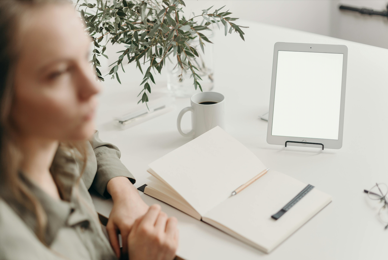 Why Silence Is Your Greatest Sales Leverage