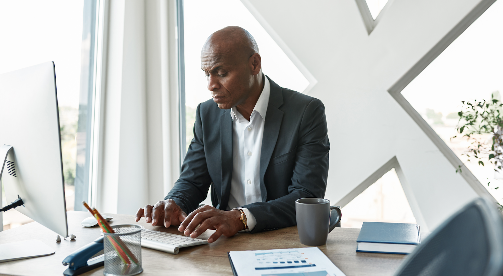 Should You Invest in Growth or Value Stocks in 2023?