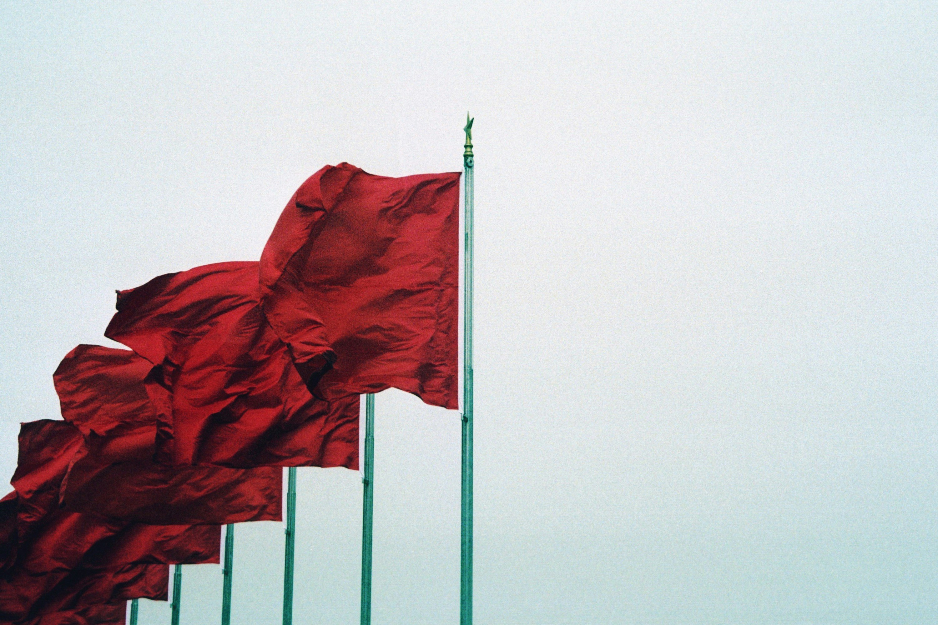 Markets Falling Fast—5 Red Flags Before You Buy the Dip