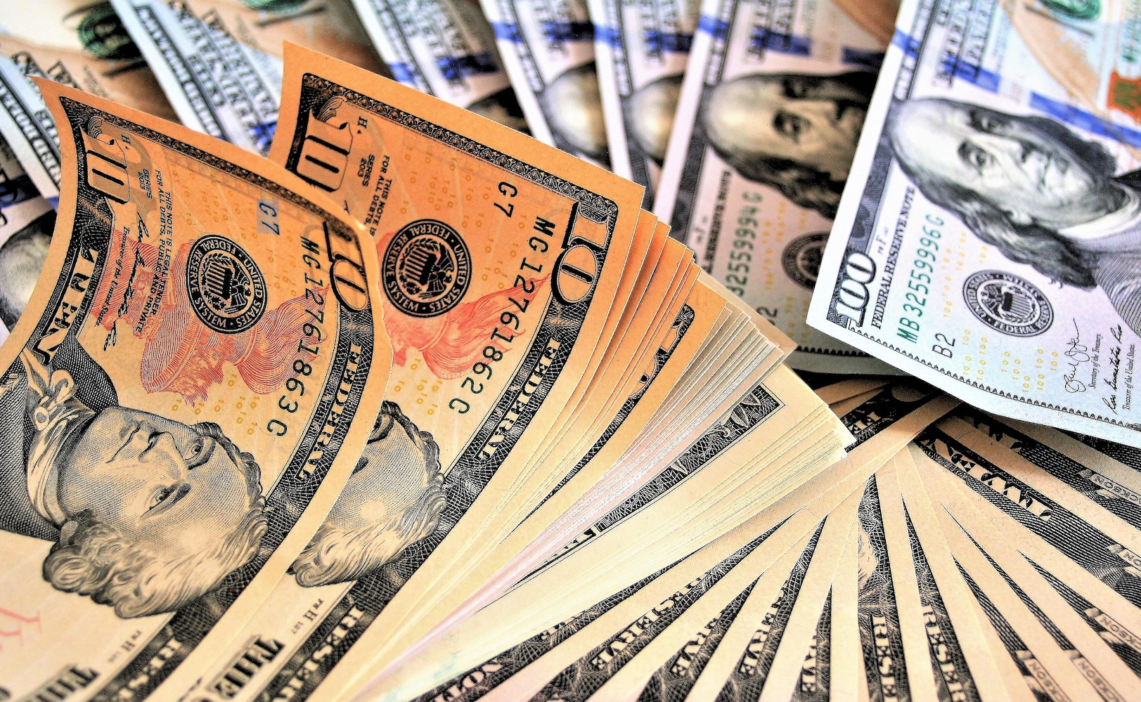 Buffett’s Cash Pile Keeps Growing—What’s He Waiting For?