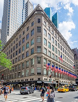 saks store in nyc