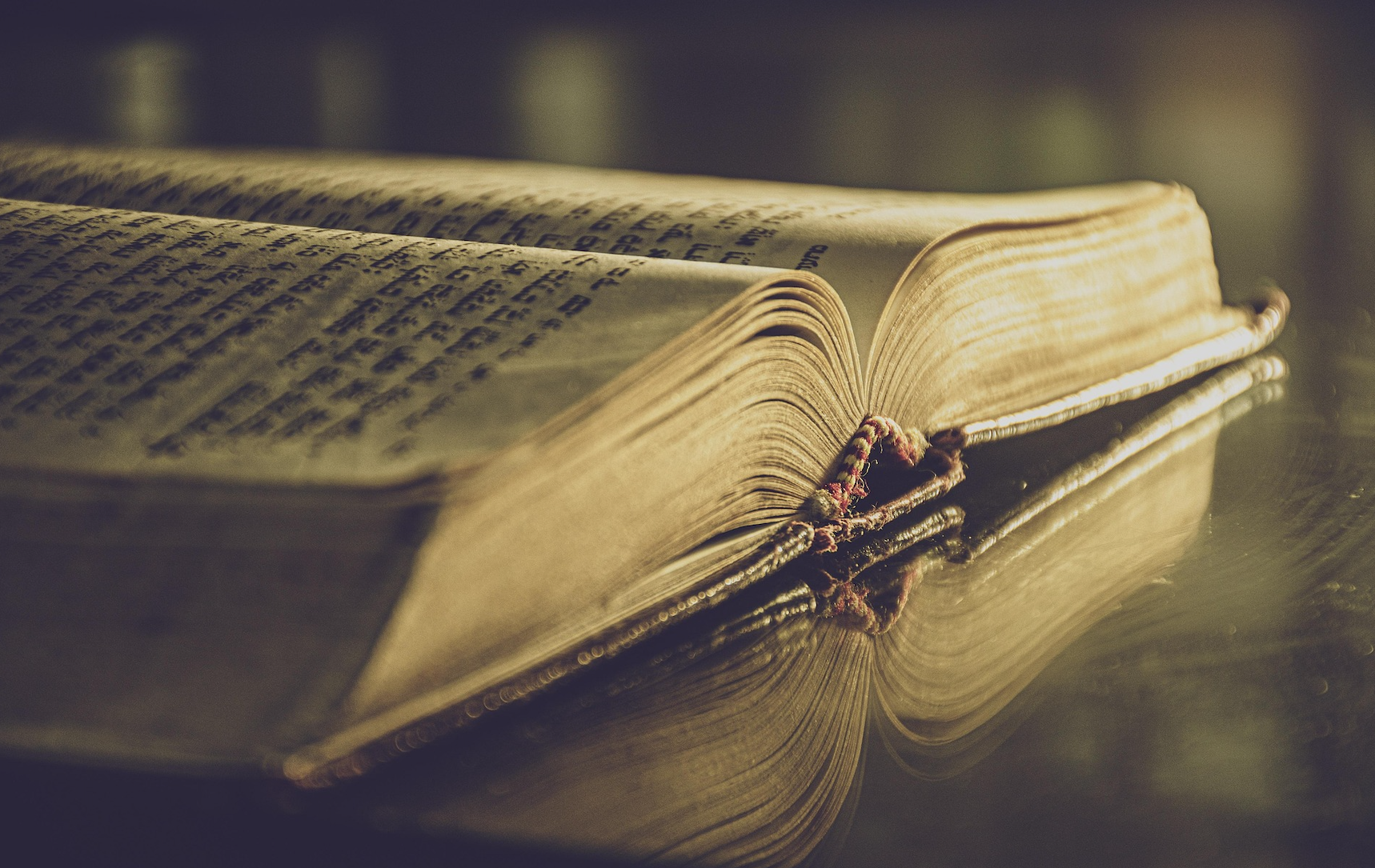 Want Loyal Employees and Repeat Customers? Start Sharing These Stories