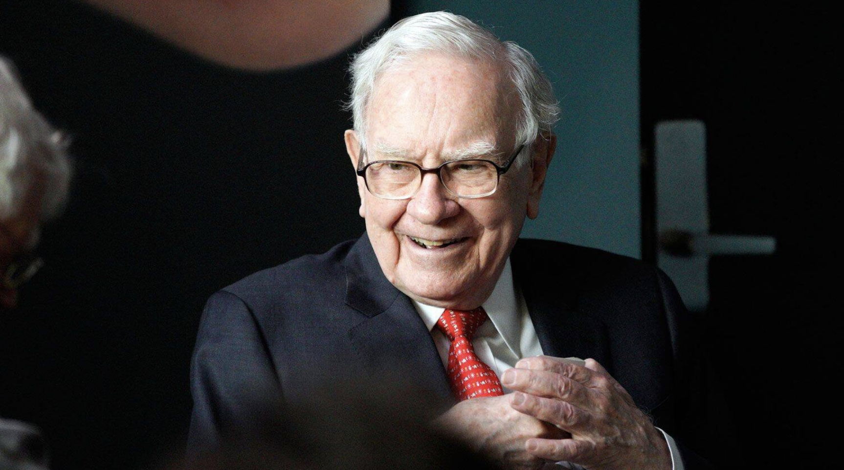Warren Buffett's “2-List Strategy” to Prioritize Focus In Business & Life