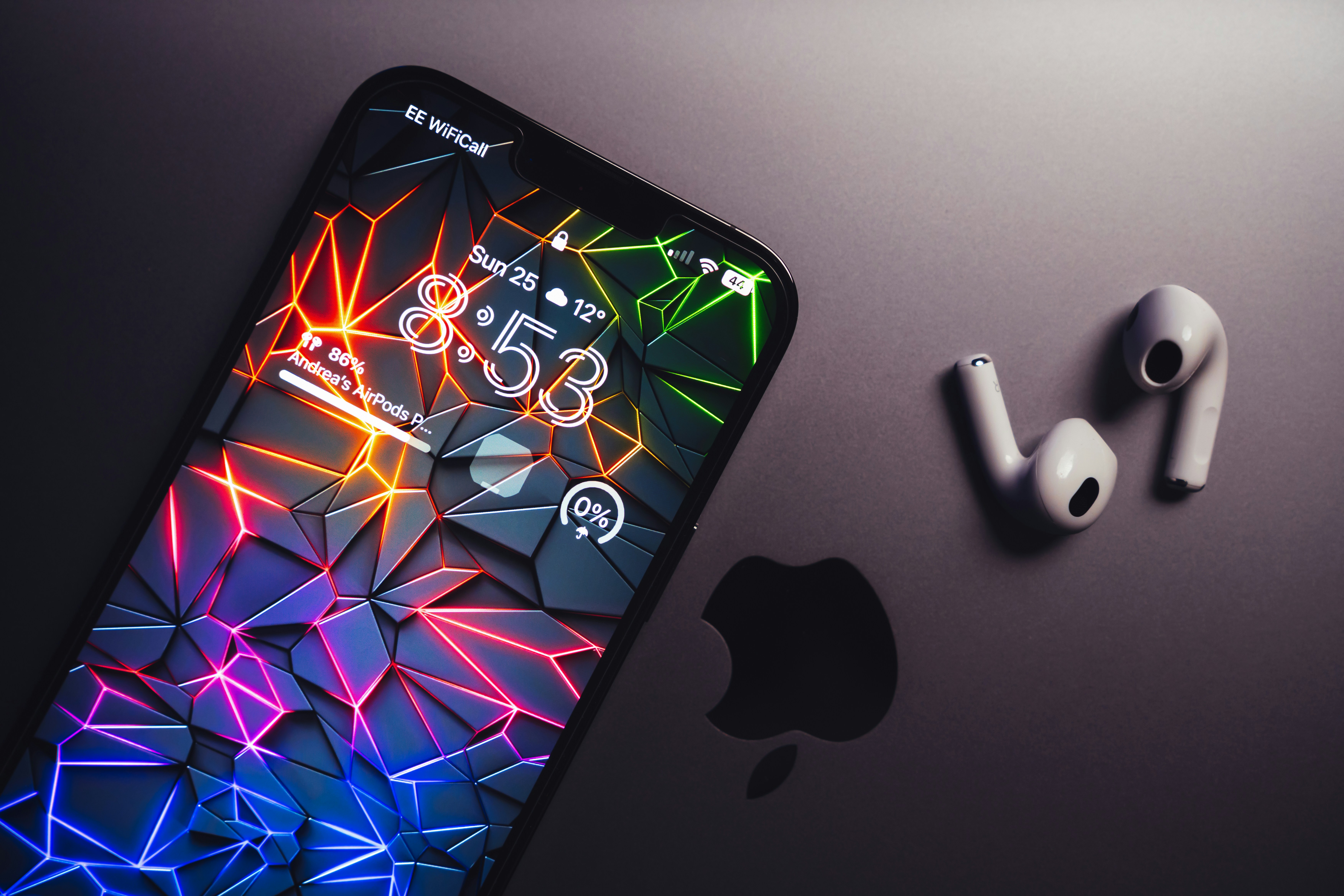 AI Arms Race Heats up While Apple Waits for Perfect Entry Point
