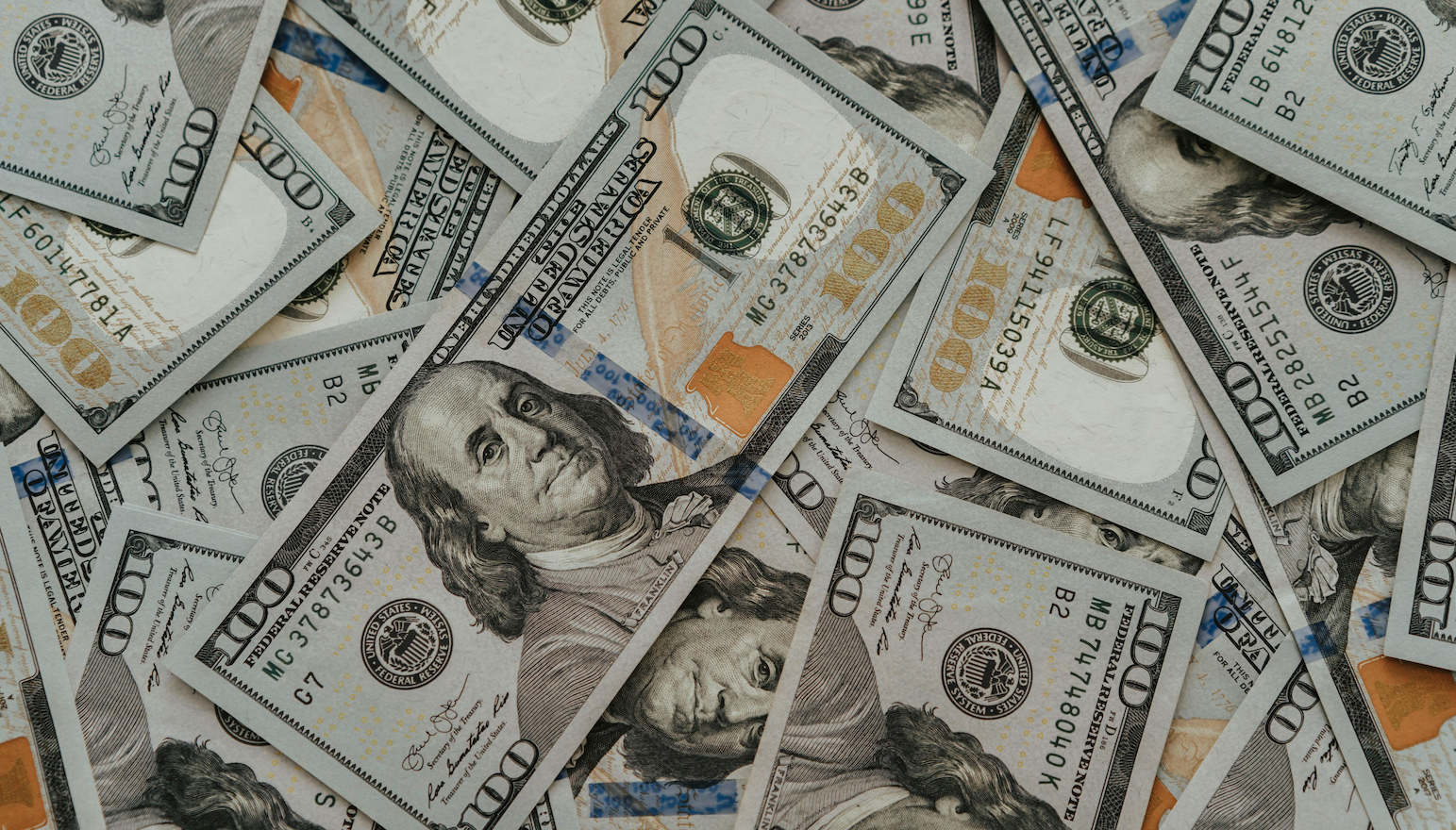 Is Buffett’s Cash Hoard a Market Warning?