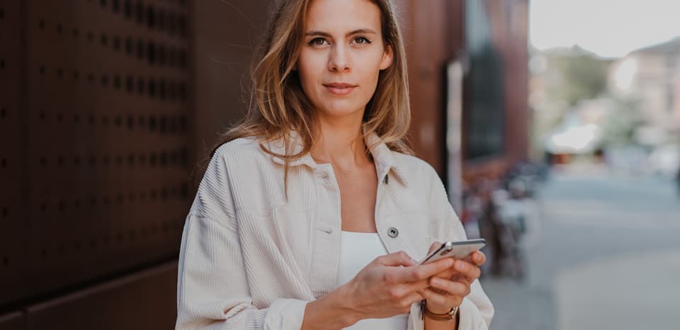 Why Women Use Financial Advisors More Than Men